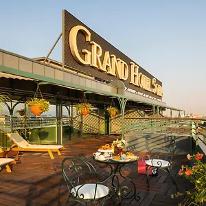 Grand Hotel